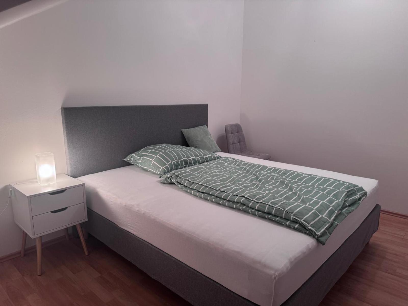 Schoene Mit Parkplatz Im Zentrum Von Apartment *